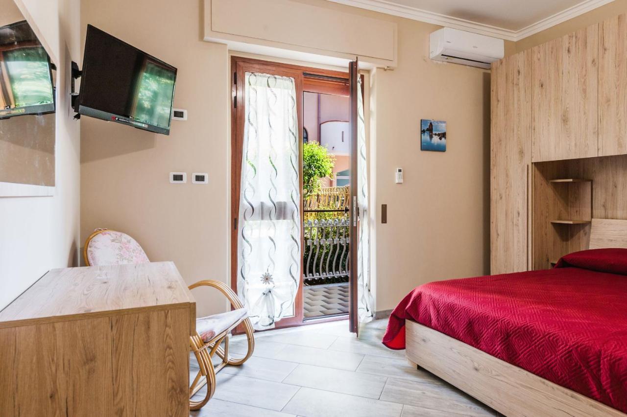Lemon Tree Apartments By Wonderful Italy Giardini-Naxos Exterior foto